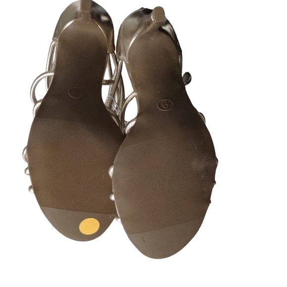 A New Day Gold Heels Knotted Size 9 - Picture 5 of 8